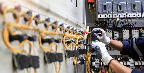 Professional Electrician technician working in Dunkirk, MD